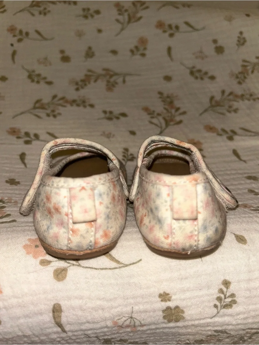 H&M Girls Floral Mary Jane Shoes in Pink, Cream and Gray